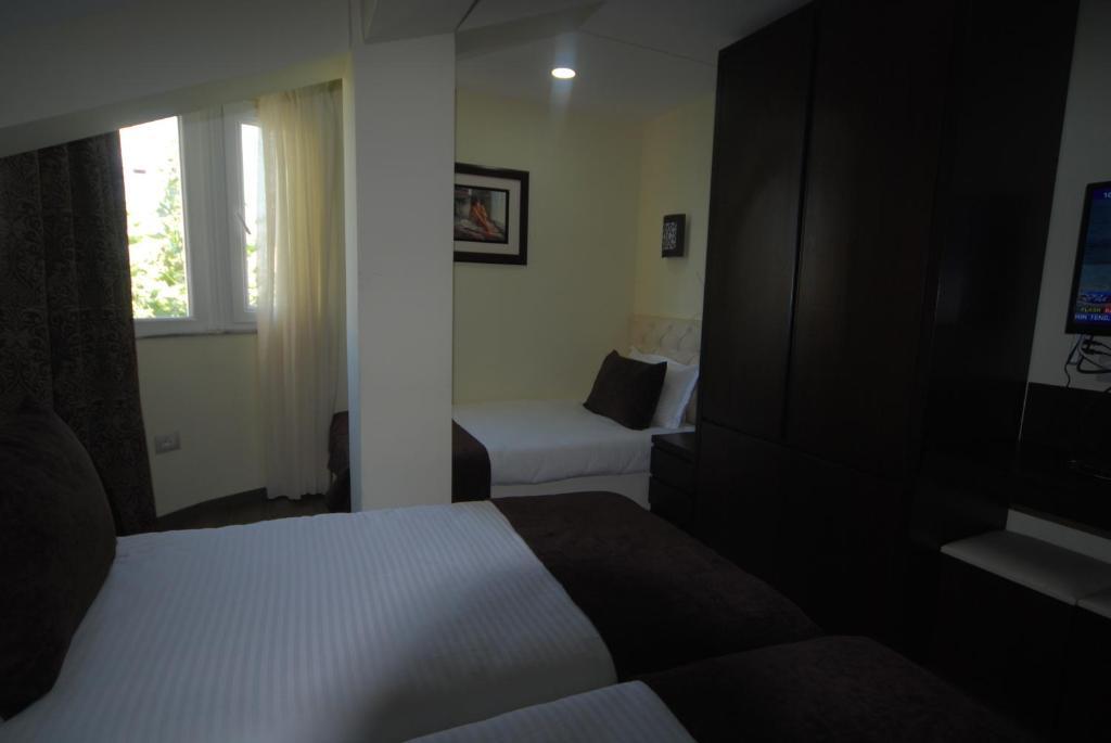 Hotel Town House تيرانا الغرفة الصورة