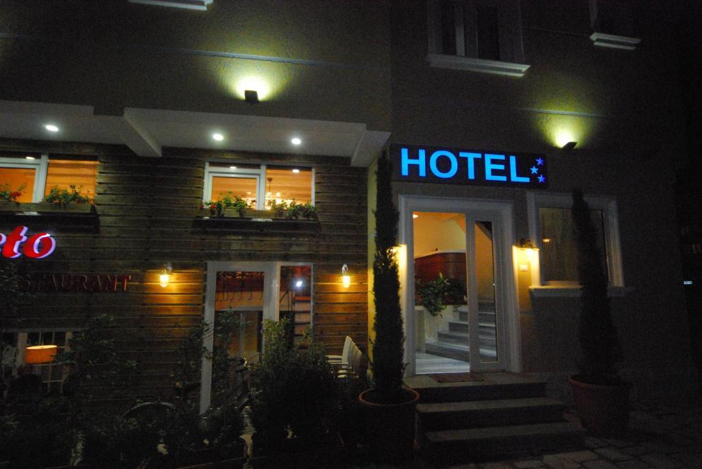 Hotel Town House تيرانا المظهر الخارجي الصورة